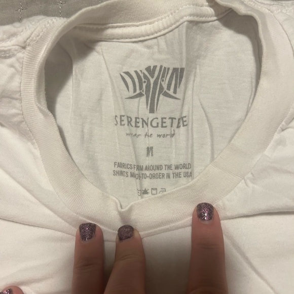 ❤️Serengetee Catch Flights not Feelings Tee - Picture 3 of 5